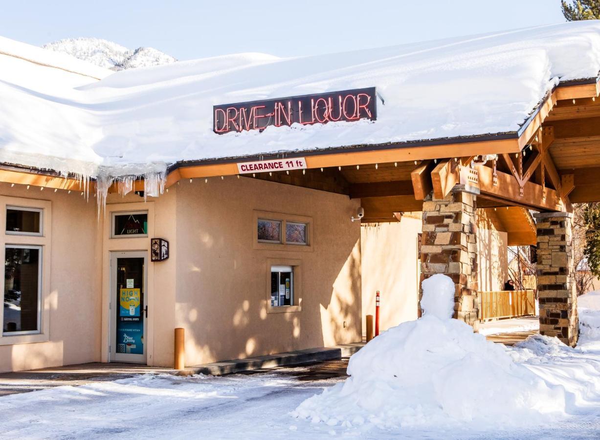 Flying Saddle Resort And Steak House 알파인 외부 사진